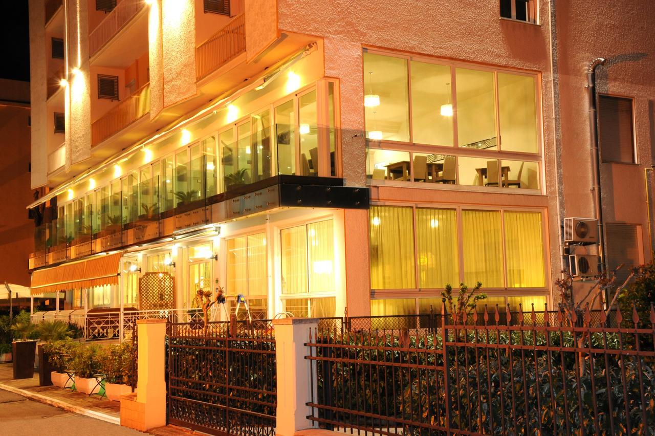 Hotel Dell'Amarissimo Bellaria-Igea Marina Exterior photo